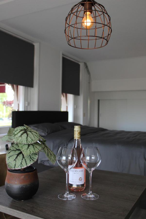 Slapen Bij De Buurvrouw Bed & Breakfast กัสตรีกุม ภายนอก รูปภาพ