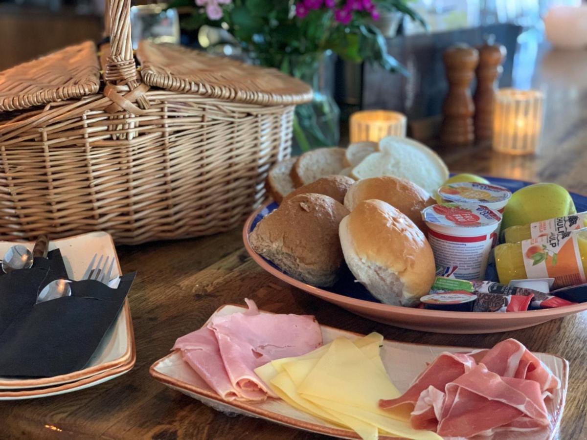 Slapen Bij De Buurvrouw Bed & Breakfast กัสตรีกุม ภายนอก รูปภาพ